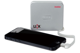 Lightningケーブル装備のiPhone向け外付けメモリ＆バッテリ「LINK Power Drive」 画像