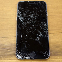 iPhone 6を壊した！！どうなる修理費用？……キャリアで違うサービスも 画像