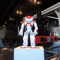 鉄道博物館に設置した「NAO」のイメージ
