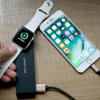 Apple WatchとiPhoneの同時充電が可能なモバイルバッテリーが発売 画像