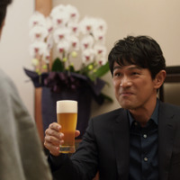 江口洋介、松本幸四郎、井上真央がそれぞれビールに唸る新CM明日から