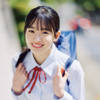 櫻坂46 三期生・小島凪紗、制服姿で美少女感たっぷり！可憐なグラビア10ページ！ 画像