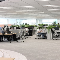 【進化するオフィス】社員が1つのフロアに集い、コミュニケーションを活性化！　パーソナルスペースを確保する工夫も……ブレインパッド