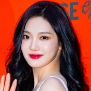 えっ、布がない…？aespa・ニンニン、後ろ姿が衝撃の“大胆衣装”で視線強奪「ヤバイ」「あかーん！」