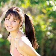 森脇梨々夏、ビキニ姿でで元気いっぱいのグラビア披露！『FLASH』表紙＆巻頭を飾る