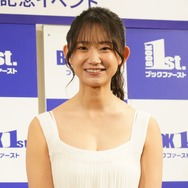 相沢菜々子、約6年ぶり「週プレ」復帰で湖畔の白ドレス姿を披露！オフショ動画で173cm9頭身ボディで魅了