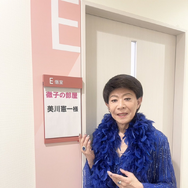 パーキンソン病公表の美川憲一、『徹子の部屋』出演＆歌唱告知にファン歓喜！「元気そうでよかった」