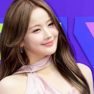 超ミニスカでインナー見せ…ベル、“短すぎ”な大胆衣装に視線集中「これは危険」「わぁぁ」