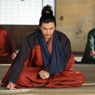 大河ドラマ「豊臣兄弟！」要潤が語る、明智光秀の「陰」と小栗旬との“緊張感”