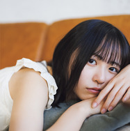 日向坂46・正源司陽子、可愛い系からトラッドな大人スタイルまでグラビア披露
