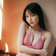 黒嵜菜々子、2年ぶりグラビア！「久しぶりのグラビア嬉しすぎる」ファン歓喜