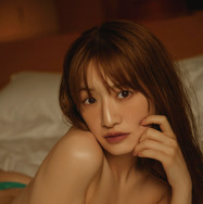 タレント・プロ雀士の中田花奈、3rd写真集発売決定！“手ブラ＆ビキニ”カット公開