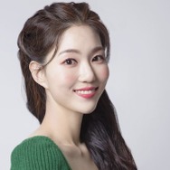 階段から転落し20代で脳死、遺族は臓器提供を決断…BLACKPINKジスと共演の韓国女優、3回忌