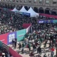 もはや暴動、圧死寸前の大混乱…韓国との首位決戦を前にメキシコファンが柵突破、警察出動の事態に【北中米W杯】