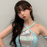 目を見張るデカさ！タンクトップで際立つ存在感！韓国チアが“食い倒れの街”を満喫「こんな美人が!?」