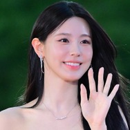 “ほぼ紐ドレス”で話題を集めたミヨン、パツパツ衣装で見せた圧巻ボディライン「心臓飛び出る」