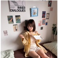 池本しおり、ワンルームでくつろぐオフショ公開「かわいすぎる」「これだ」と好評
