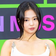 「何も着ていないのかと…」BLACKPINK・ジェニー、キワドすぎるサウナでの姿にファンも驚き