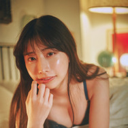 鈴木優香、デジタル写真集『艶めく肉厚の葉』発売！妄想膨らむ誌面カット公開