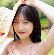 “国宝級のボディライン”横野すみれ、爽やかな夏の美ボディを大胆披露！