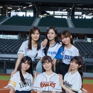 「乃木坂野球部」がパ・リーグ6球団ユニフォーム姿で表紙＆巻頭グラビア！