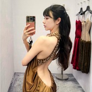 くりえみ、お尻のあたりまでざっくりの危険な美背中ショット公開