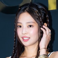 「アンダーウェアだけ」と話題に…BLACKPINK・ジェニー、『サマソニ』で見せた“攻め衣装”の真意とは