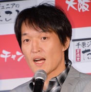 千原ジュニア、左足の骨折を報告「夜中起きてトイレ行く時足グネって…」