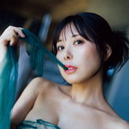 プロ雀士・篠原冴美、初写真集で“過去最大露出”！グラビア活動の集大成