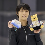 羽生結弦の“伝説の衣装”をまとったプーさんに会える！全国の対象書店で実物展示決定