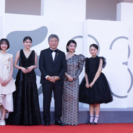 是枝監督『ルックバック』キャストがヴェネチア国際映画祭レッドカーペットに登場