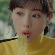 石原さとみ、話題の「とん汁みそらーめん」を食べてみたら…すき家の新CM放送開始