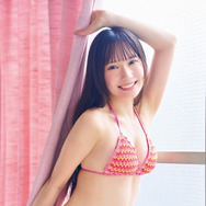 SKE48大村杏、鮮烈グラビアでフレッシュな魅力！2作連続センターの21歳が『FLASH』登場