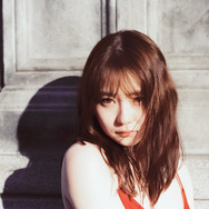 山田杏奈、芸能活動15周年記念の3rd写真集発売！26歳の誕生日に“大人の女性の魅力”