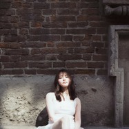 山田杏奈、3rd写真集の先行カット公開　ミラノで全編フィルム撮影
