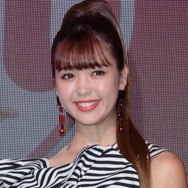 シックスパックがくっきり！藤田ニコルの腹筋にファンうっとり