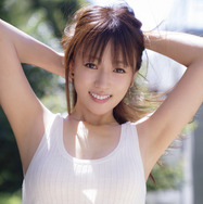 深田恭子、1年半ぶりの撮り下ろしグラビア！タンクトップで抜群のスタイル披露！