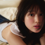 福本莉子、4年ぶり写真集！妖艶なドレス姿や自慢のロングヘアをカット