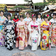 NMB48・上西怜ら9名が成人式で艶やかな振袖姿！