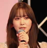 日向坂46・加藤史帆、無防備な黒ビキニカット公開