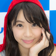 鈴木ふみ奈、グラビアを始めた意外なキッカケ　着替えている瞬間を見られ…