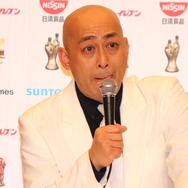 錦鯉・長谷川、17年ぶりに新しい奥歯が誕生！3時間半の手術も