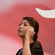 飯島直子「網タイツ、100年ぶりにはきました」