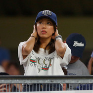 里田まい、結婚12周年でマー君とラブラブショット公開