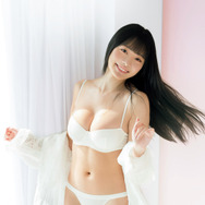 高鶴桃羽、圧巻ボディをたっぷりと