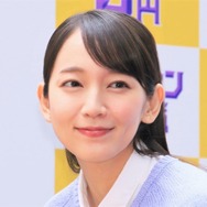 吉岡里帆、黒髪おかっぱヘアの着物美女に！“大正ロマン”風オフショに熱視線