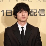 坂口健太郎、好きな韓国語は「自転車が通ります」 …『愛のあとにくるもの』撮影の裏側を明かす