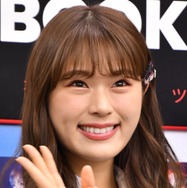 渋谷凪咲、雑誌撮影で“レアなへそ出し”に挑戦！ ふわふわニットからちらり