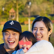 おばたのお兄さん、妻・山崎夕貴アナと息子との笑顔あふれる3ショット！ 家族3人で故郷へ帰省