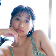 榎原依那、1st写真集の重版がふたたび決定！ 発売から1カ月経たずに3刷目